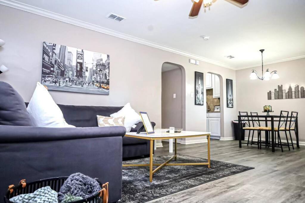 Comfy Two-Bedroom Apartment In Arlington Exterior photo