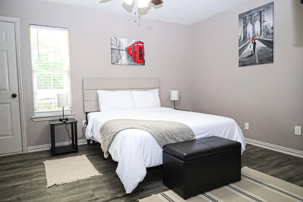 Comfy Two-Bedroom Apartment In Arlington Exterior photo